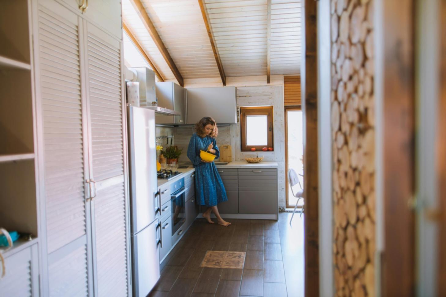 Atelier de cuisine moderne avec équipements professionnels